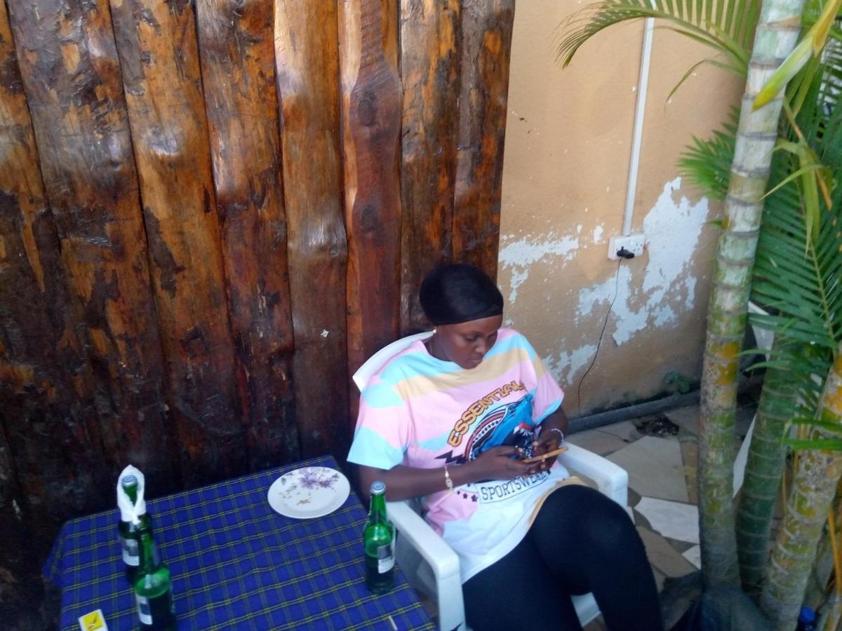 Kicec Bar And Guest House Airport Dar es Salaam Esterno foto